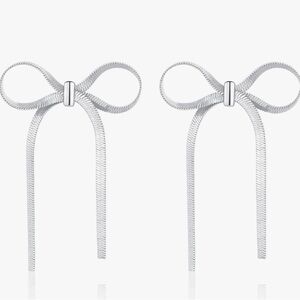Chic Silver Ribbon Earrings